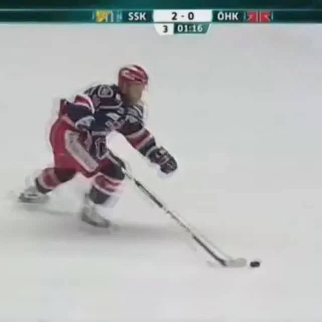 @WilliamNylander’s first-ever senior goal—at just 16 years old in HockeyAllsvenskan. And the first to celebrate with him on the ice? Michael Nylander. 🙌