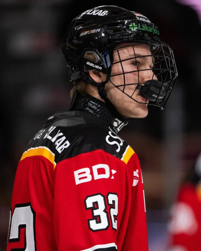 Debut after debut! 💫

@william_hakansson made his SHL debut yesterday, starting for @luleahockey against MoDo!