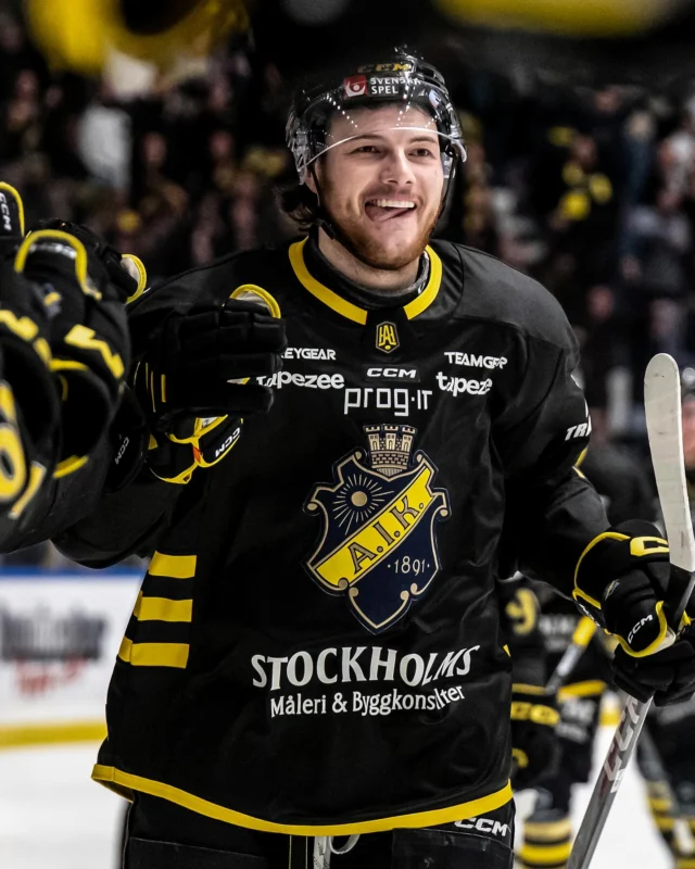 Finals bound. 🔜

@spooley94 and @christofferbjjork lead AIK to the HockeyAllsvenskan final. One step left. ⚫️🟡